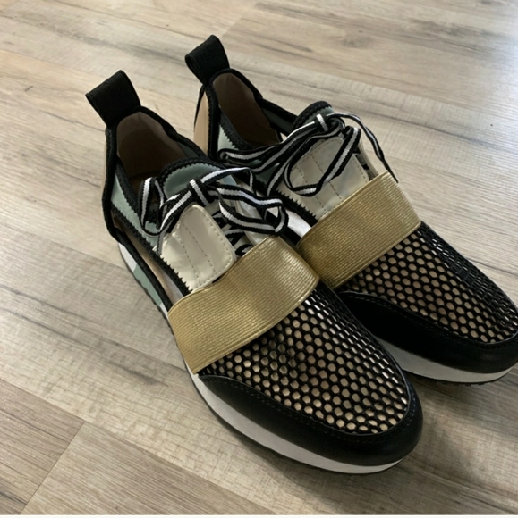 Woman Sneakers - Picture 2 of 4